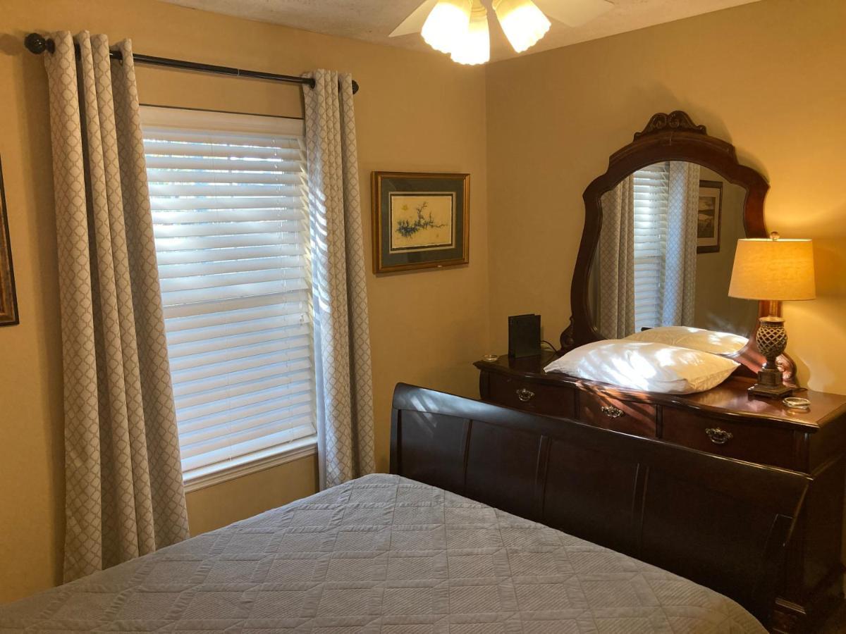 Classic Condo: Downtown Retreat Apartment *