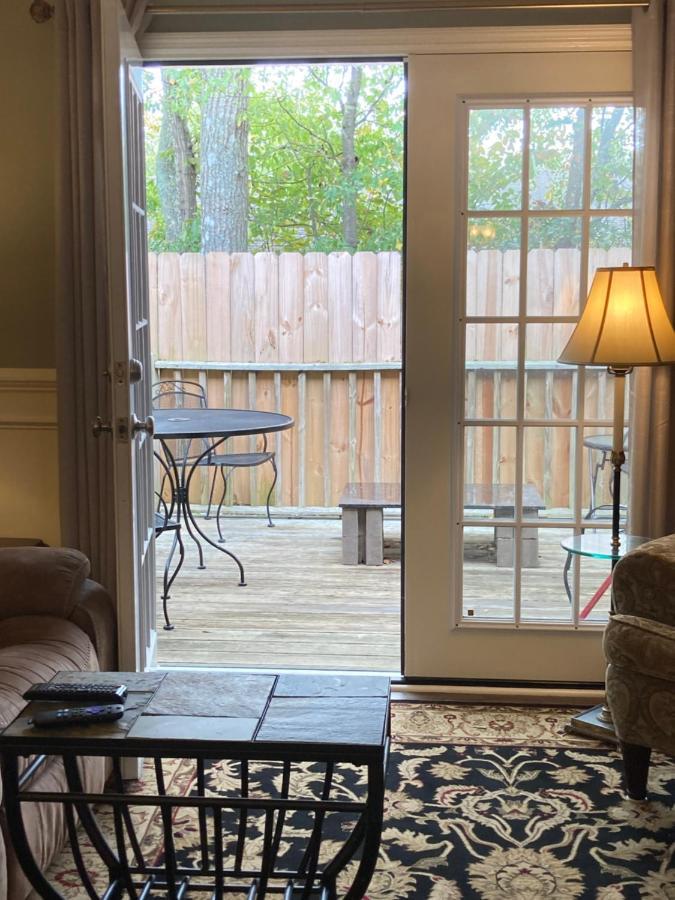 Classic Condo: Downtown Retreat